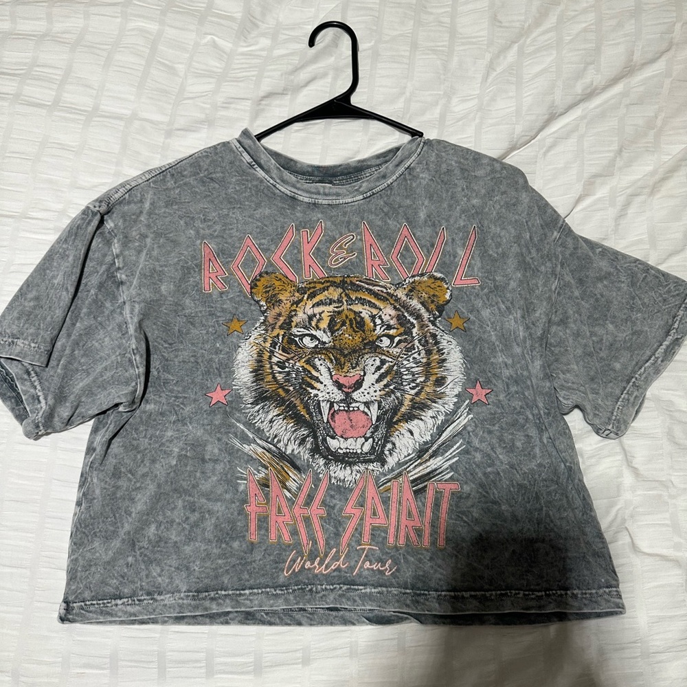 Rock and roll boutique crop top oversized!!